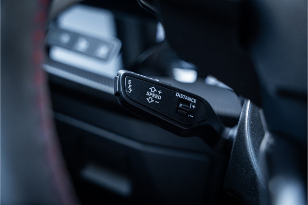 Audi RS3 Sportback 2.5 TFSI quattro - Panorama | Kuipstoelen | Sonos | Carbon