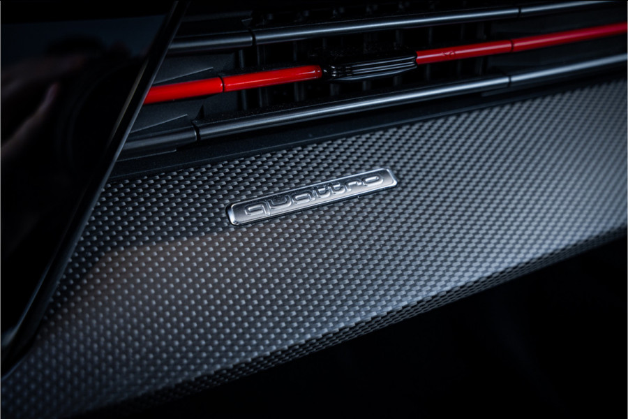 Audi RS3 Sportback 2.5 TFSI quattro - Panorama | Kuipstoelen | Sonos | Carbon