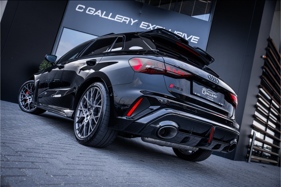 Audi RS3 Sportback 2.5 TFSI quattro - Panorama | Kuipstoelen | Sonos | Carbon