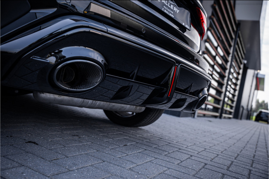 Audi RS3 Sportback 2.5 TFSI quattro - Panorama | Kuipstoelen | Sonos | Carbon