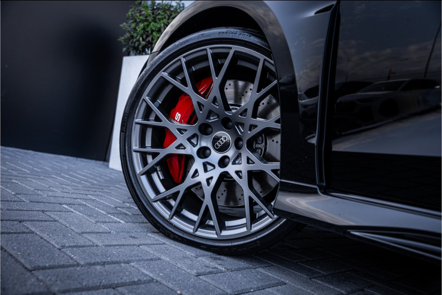 Audi RS3 Sportback 2.5 TFSI quattro - Panorama | Kuipstoelen | Sonos | Carbon