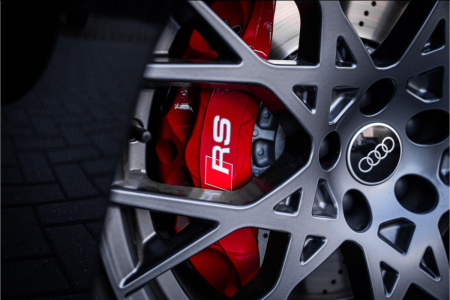 Audi RS3 Sportback 2.5 TFSI quattro - Panorama | Kuipstoelen | Sonos | Carbon