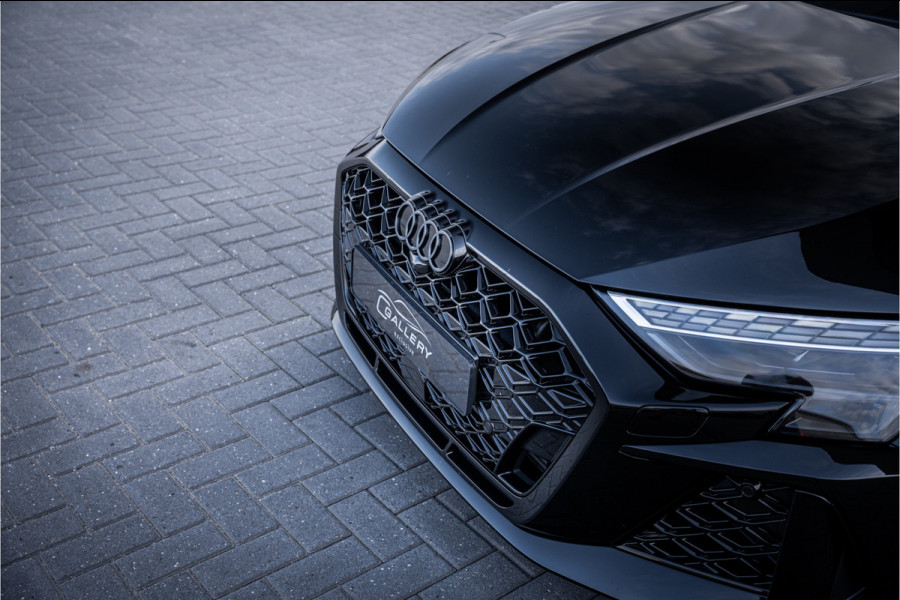 Audi RS3 Sportback 2.5 TFSI quattro - Panorama | Kuipstoelen | Sonos | Carbon