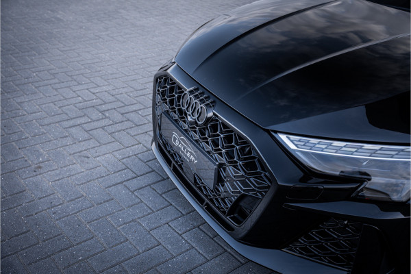 Audi RS3 Sportback 2.5 TFSI quattro - Panorama | Kuipstoelen | Sonos | Carbon