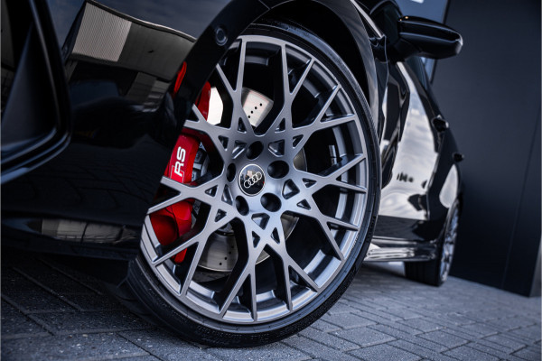 Audi RS3 Sportback 2.5 TFSI quattro - Panorama | Kuipstoelen | Sonos | Carbon