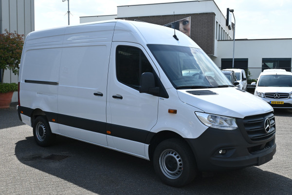 Mercedes-Benz Sprinter 317 CDI L2H2 Pro Geveerde stoel, Navigatie met camera, Draadloze telefoonlader