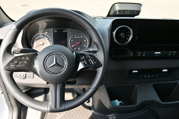 Mercedes-Benz Sprinter 317 CDI L2H2 Pro Geveerde stoel, Navigatie met camera, Draadloze telefoonlader