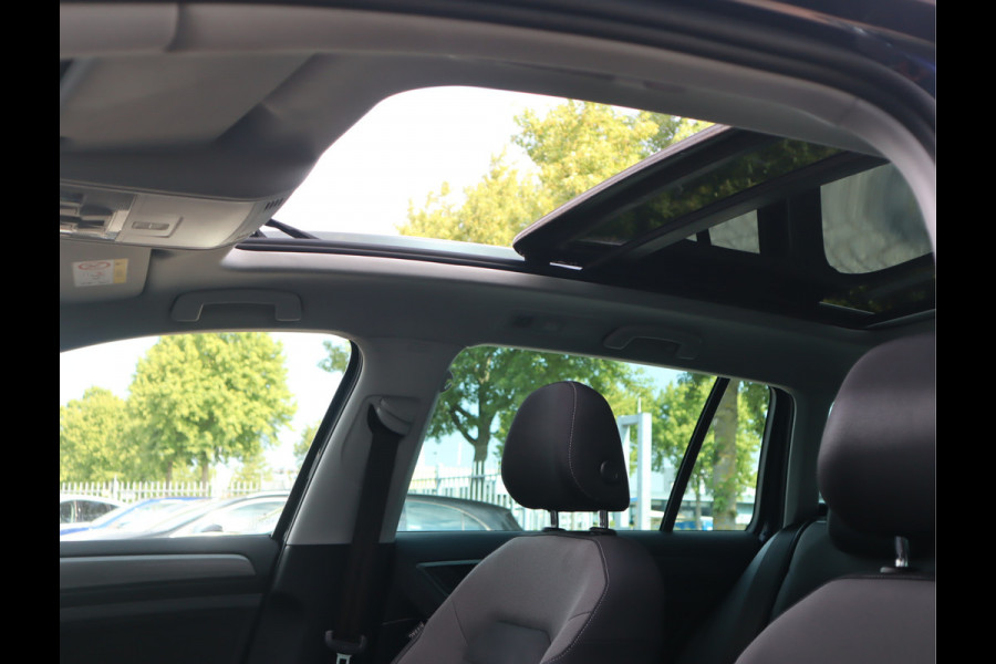 Volkswagen GOLF Variant 1.5 TSI Comfortline Business / Panoramadak