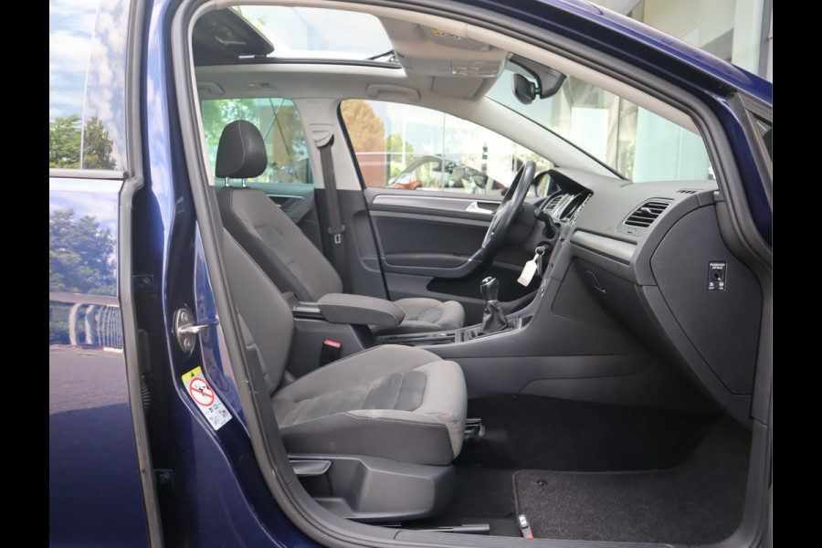 Volkswagen GOLF Variant 1.5 TSI Comfortline Business / Panoramadak