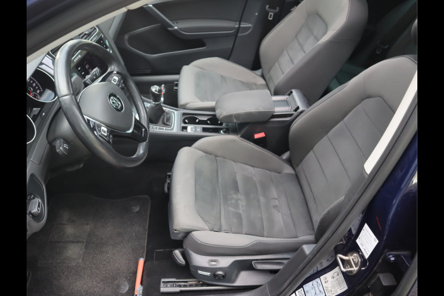 Volkswagen GOLF Variant 1.5 TSI Comfortline Business / Panoramadak