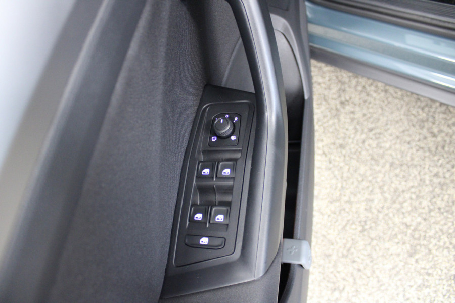Volkswagen T-Roc 1.0 TSI Life Business Camera|Navi|Stoelverw.