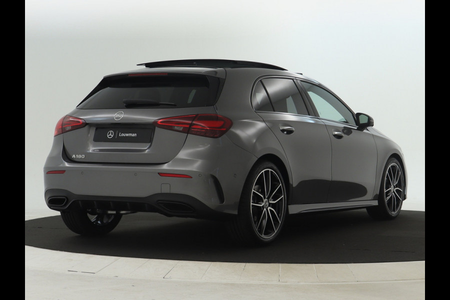 Mercedes-Benz A-Klasse 180 Business Solution AMG | Nightpakket | Parkeerpakket met 360°-camera | Premium Plus pakket | Dodehoekassistent | Head-up display | Extra USB-poorten | Verwarmde stoelen vooraan |  Spiegelpakket |