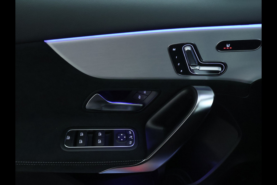 Mercedes-Benz A-Klasse 180 Business Solution AMG | Nightpakket | Parkeerpakket met 360°-camera | Premium Plus pakket | Dodehoekassistent | Head-up display | Extra USB-poorten | Verwarmde stoelen vooraan |  Spiegelpakket |