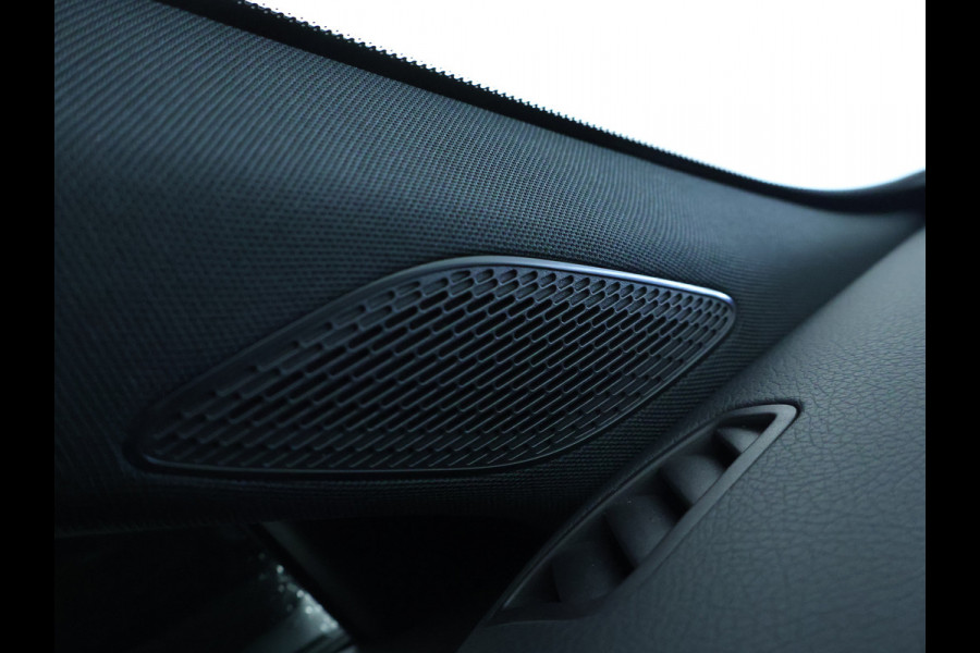 Mercedes-Benz A-Klasse 180 Business Solution AMG | Nightpakket | Parkeerpakket met 360°-camera | Premium Plus pakket | Dodehoekassistent | Head-up display | Extra USB-poorten | Verwarmde stoelen vooraan |  Spiegelpakket |