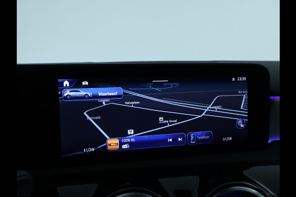 Mercedes-Benz A-Klasse 180 Business Solution AMG | Nightpakket | Parkeerpakket met 360°-camera | Premium Plus pakket | Dodehoekassistent | Head-up display | Extra USB-poorten | Verwarmde stoelen vooraan |  Spiegelpakket |