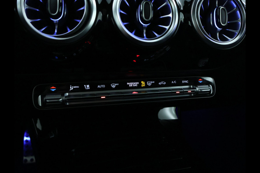 Mercedes-Benz A-Klasse 180 Business Solution AMG | Nightpakket | Parkeerpakket met 360°-camera | Premium Plus pakket | Dodehoekassistent | Head-up display | Extra USB-poorten | Verwarmde stoelen vooraan |  Spiegelpakket |
