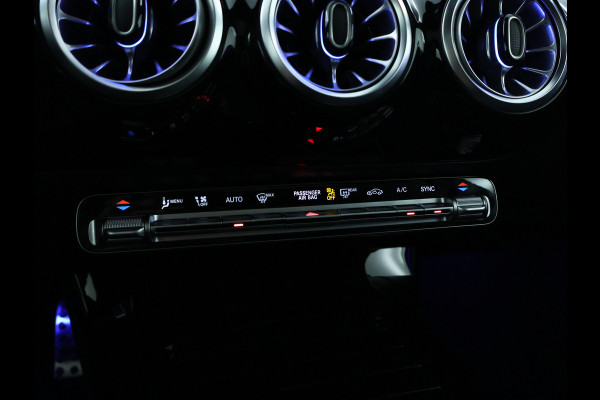 Mercedes-Benz A-Klasse 180 Business Solution AMG | Nightpakket | Parkeerpakket met 360°-camera | Premium Plus pakket | Dodehoekassistent | Head-up display | Extra USB-poorten | Verwarmde stoelen vooraan |  Spiegelpakket |