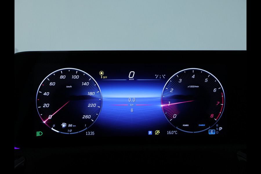 Mercedes-Benz A-Klasse 180 Business Solution AMG | Nightpakket | Parkeerpakket met 360°-camera | Premium Plus pakket | Dodehoekassistent | Head-up display | Extra USB-poorten | Verwarmde stoelen vooraan |  Spiegelpakket |