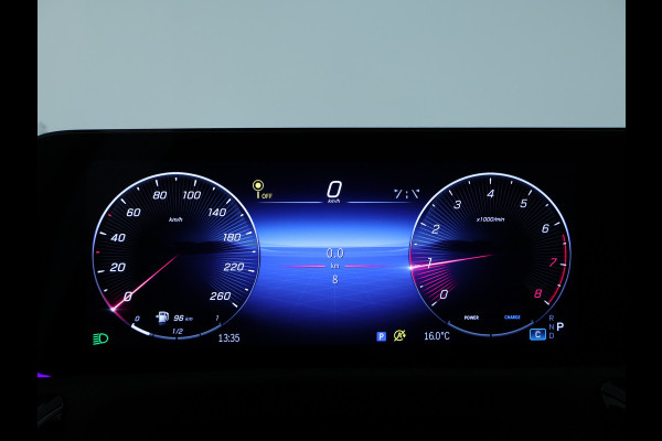 Mercedes-Benz A-Klasse 180 Business Solution AMG | Nightpakket | Parkeerpakket met 360°-camera | Premium Plus pakket | Dodehoekassistent | Head-up display | Extra USB-poorten | Verwarmde stoelen vooraan |  Spiegelpakket |
