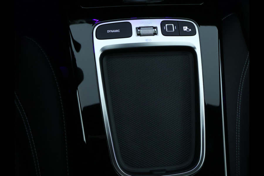 Mercedes-Benz A-Klasse 180 Business Solution AMG | Nightpakket | Parkeerpakket met 360°-camera | Premium Plus pakket | Dodehoekassistent | Head-up display | Extra USB-poorten | Verwarmde stoelen vooraan |  Spiegelpakket |