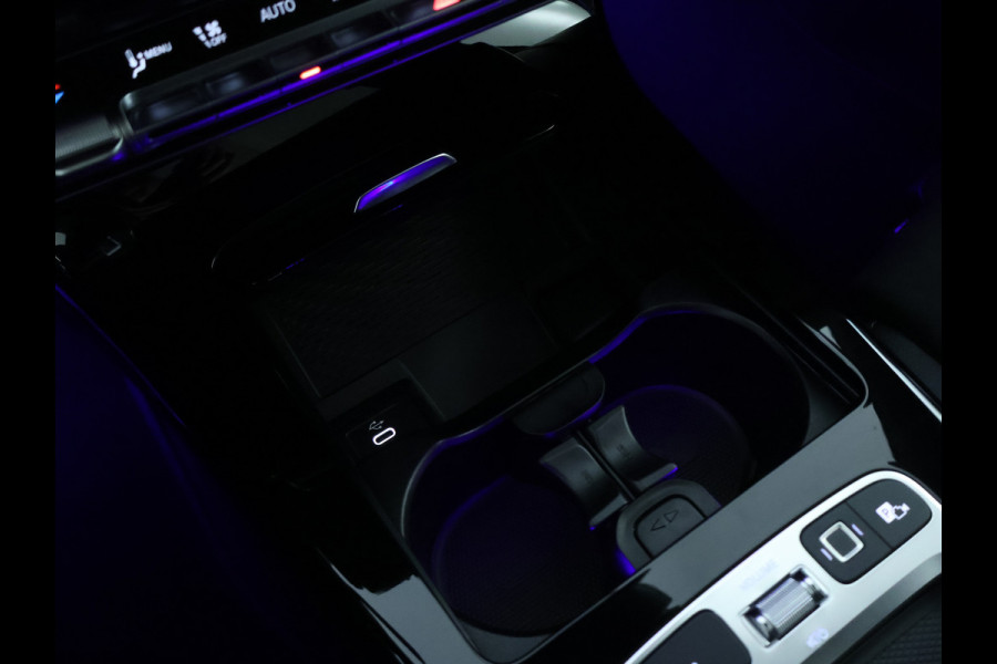 Mercedes-Benz A-Klasse 180 Business Solution AMG | Nightpakket | Parkeerpakket met 360°-camera | Premium Plus pakket | Dodehoekassistent | Head-up display | Extra USB-poorten | Verwarmde stoelen vooraan |  Spiegelpakket |
