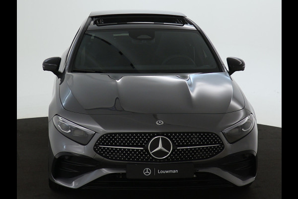 Mercedes-Benz A-Klasse 180 Business Solution AMG | Nightpakket | Parkeerpakket met 360°-camera | Premium Plus pakket | Dodehoekassistent | Head-up display | Extra USB-poorten | Verwarmde stoelen vooraan |  Spiegelpakket |