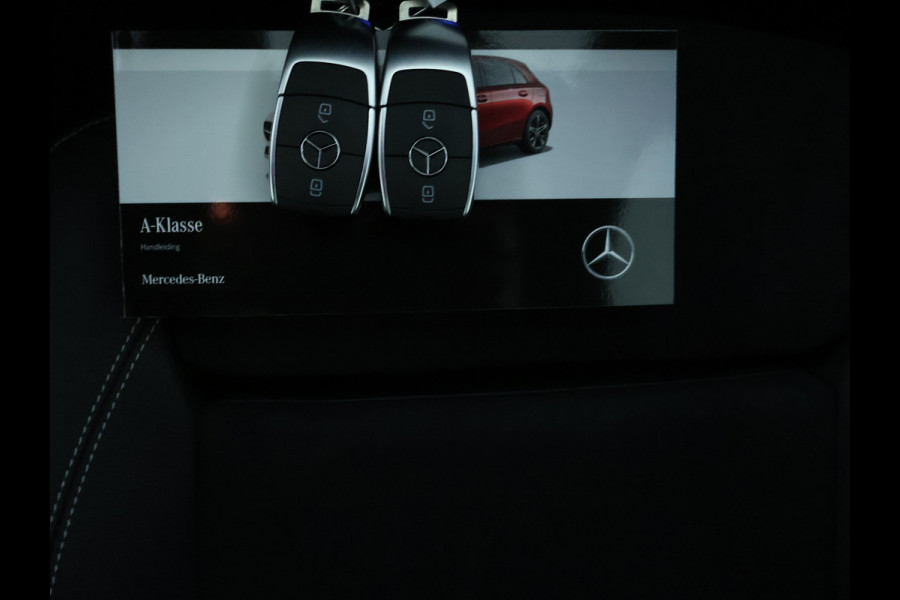 Mercedes-Benz A-Klasse 180 Business Solution AMG | Nightpakket | Parkeerpakket met 360°-camera | Premium Plus pakket | Dodehoekassistent | Head-up display | Extra USB-poorten | Verwarmde stoelen vooraan |  Spiegelpakket |