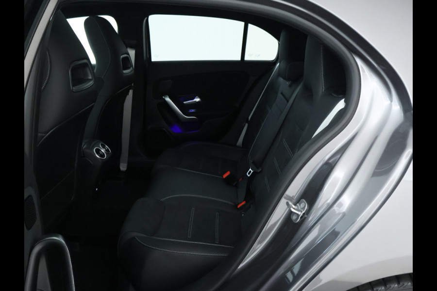 Mercedes-Benz A-Klasse 180 Business Solution AMG | Nightpakket | Parkeerpakket met 360°-camera | Premium Plus pakket | Dodehoekassistent | Head-up display | Extra USB-poorten | Verwarmde stoelen vooraan |  Spiegelpakket |