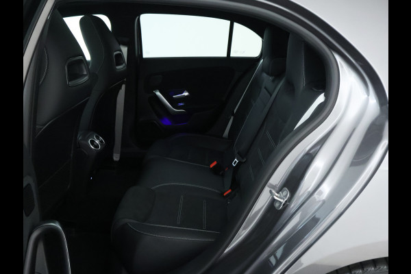 Mercedes-Benz A-Klasse 180 Business Solution AMG | Nightpakket | Parkeerpakket met 360°-camera | Premium Plus pakket | Dodehoekassistent | Head-up display | Extra USB-poorten | Verwarmde stoelen vooraan |  Spiegelpakket |