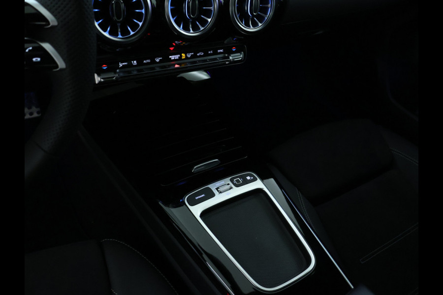 Mercedes-Benz A-Klasse 180 Business Solution AMG | Nightpakket | Parkeerpakket met 360°-camera | Premium Plus pakket | Dodehoekassistent | Head-up display | Extra USB-poorten | Verwarmde stoelen vooraan |  Spiegelpakket |