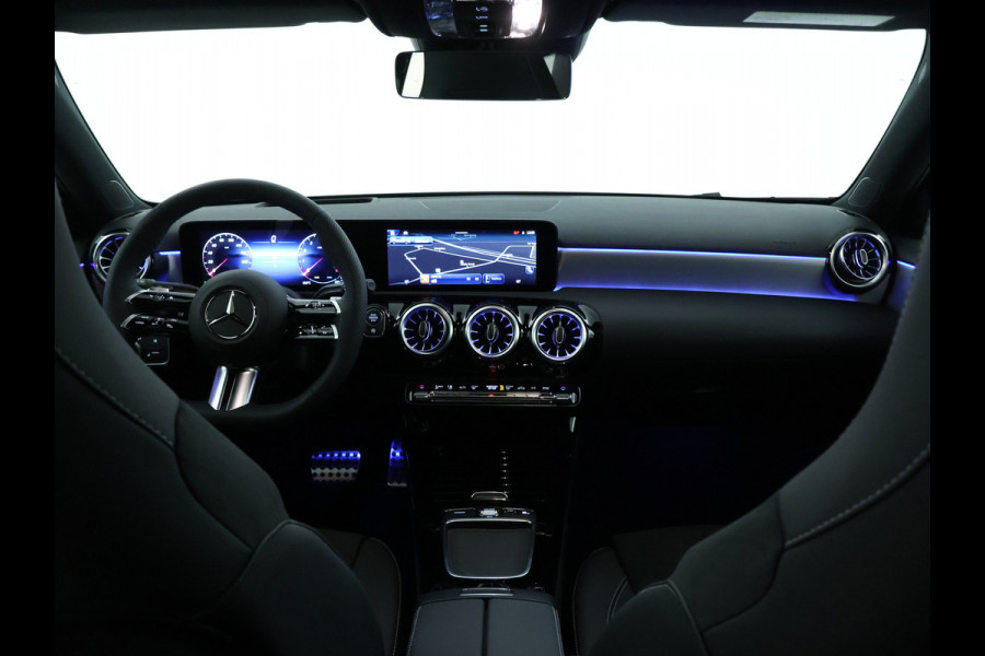 Mercedes-Benz A-Klasse 180 Business Solution AMG | Nightpakket | Parkeerpakket met 360°-camera | Premium Plus pakket | Dodehoekassistent | Head-up display | Extra USB-poorten | Verwarmde stoelen vooraan |  Spiegelpakket |