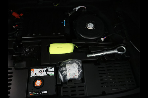 Mercedes-Benz A-Klasse 180 Business Solution AMG | Nightpakket | Parkeerpakket met 360°-camera | Premium Plus pakket | Dodehoekassistent | Head-up display | Extra USB-poorten | Verwarmde stoelen vooraan |  Spiegelpakket |