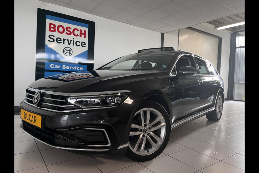 Volkswagen Passat 1.4 TSI PHEV GTE Business Panorama dak / Alcantarabekleding/ Virtual cockpit