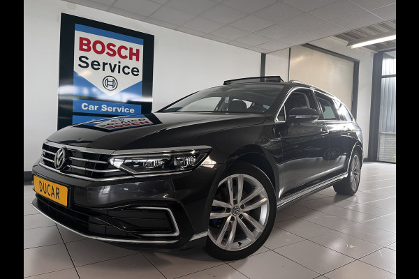 Volkswagen Passat 1.4 TSI PHEV GTE Business Panorama dak / Alcantarabekleding/ Virtual cockpit