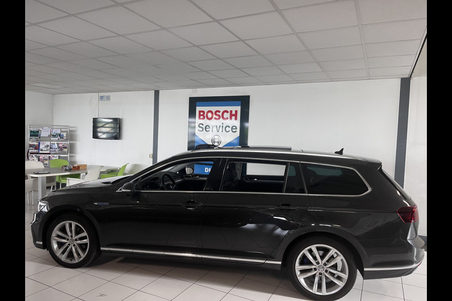 Volkswagen Passat 1.4 TSI PHEV GTE Business Panorama dak / Alcantarabekleding/ Virtual cockpit