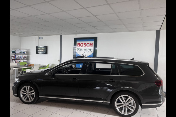 Volkswagen Passat 1.4 TSI PHEV GTE Business Panorama dak / Alcantarabekleding/ Virtual cockpit