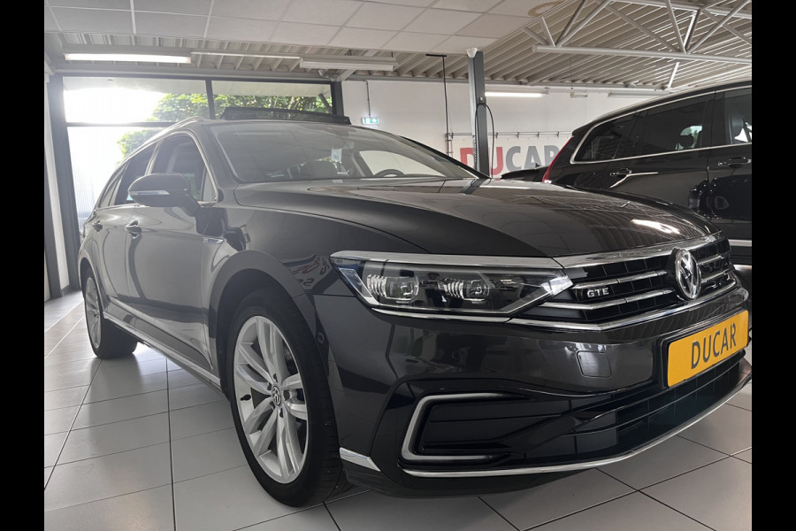 Volkswagen Passat 1.4 TSI PHEV GTE Business Panorama dak / Alcantarabekleding/ Virtual cockpit