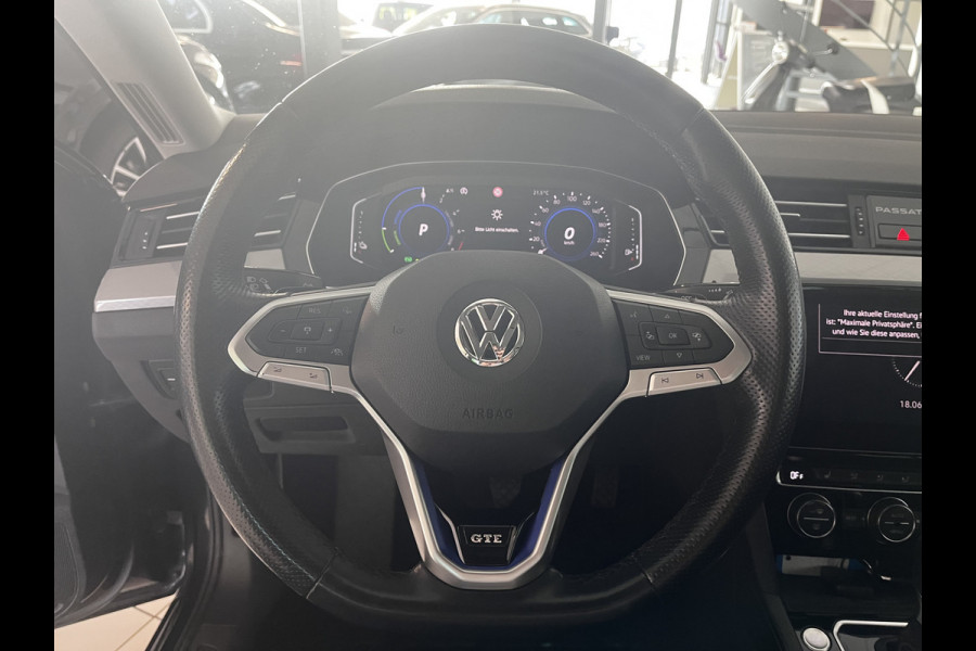 Volkswagen Passat 1.4 TSI PHEV GTE Business Panorama dak / Alcantarabekleding/ Virtual cockpit