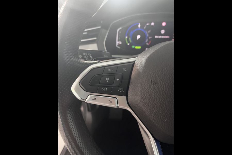 Volkswagen Passat 1.4 TSI PHEV GTE Business Panorama dak / Alcantarabekleding/ Virtual cockpit