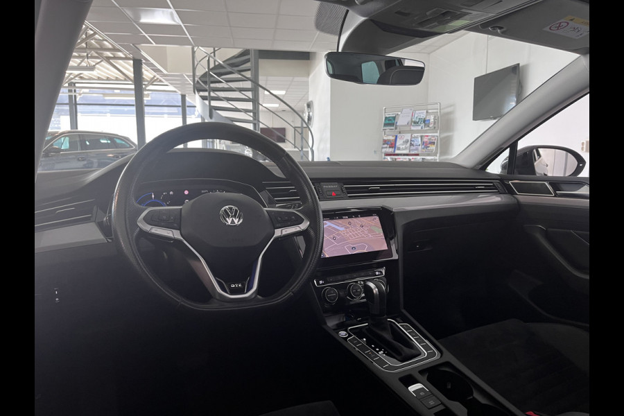 Volkswagen Passat 1.4 TSI PHEV GTE Business Panorama dak / Alcantarabekleding/ Virtual cockpit