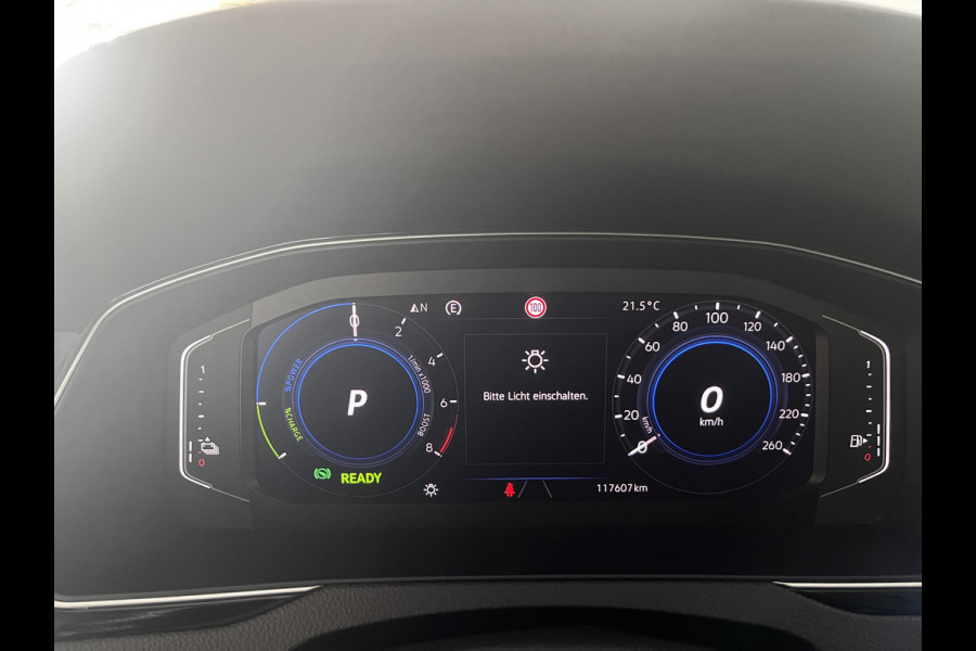 Volkswagen Passat 1.4 TSI PHEV GTE Business Panorama dak / Alcantarabekleding/ Virtual cockpit