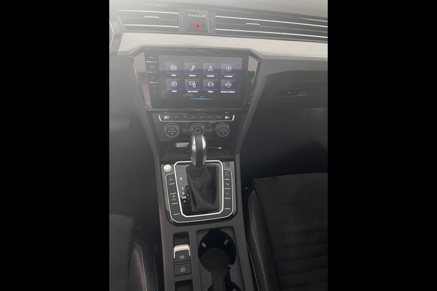 Volkswagen Passat 1.4 TSI PHEV GTE Business Panorama dak / Alcantarabekleding/ Virtual cockpit
