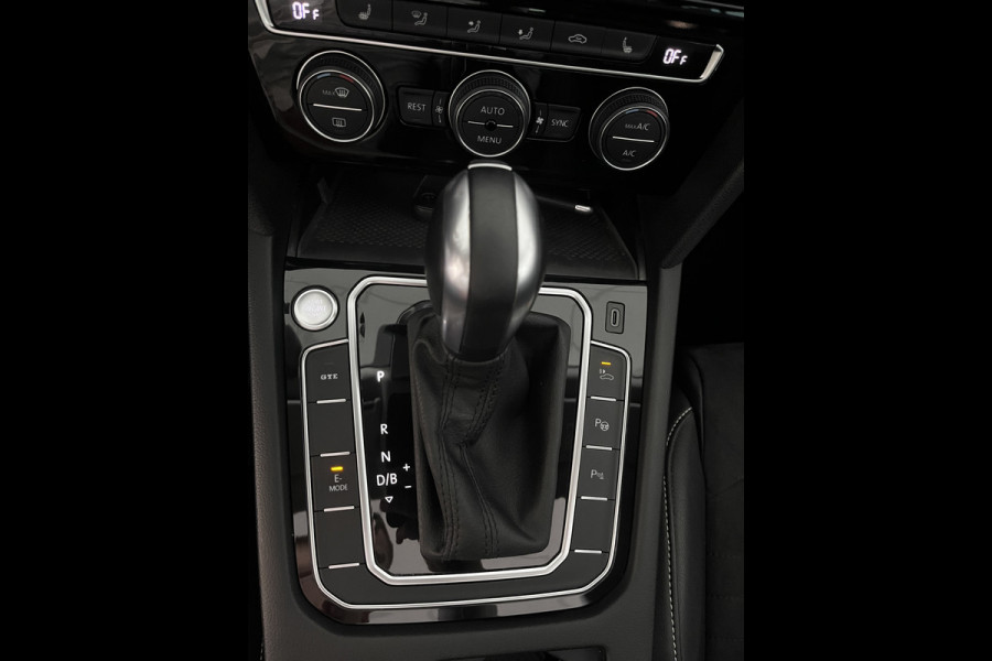 Volkswagen Passat 1.4 TSI PHEV GTE Business Panorama dak / Alcantarabekleding/ Virtual cockpit