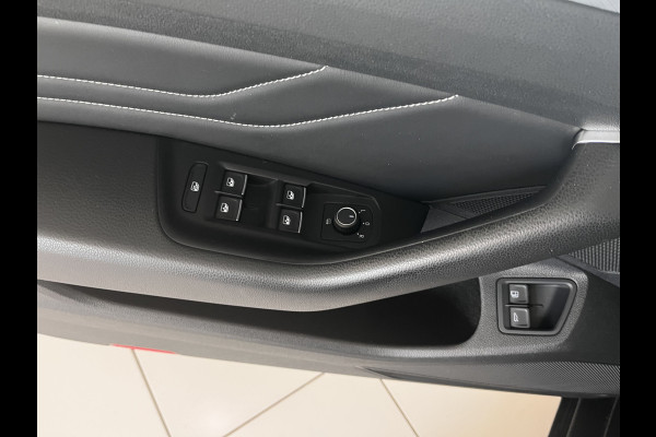 Volkswagen Passat 1.4 TSI PHEV GTE Business Panorama dak / Alcantarabekleding/ Virtual cockpit