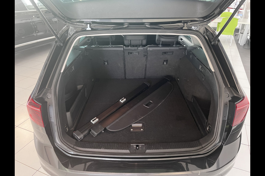 Volkswagen Passat 1.4 TSI PHEV GTE Business Panorama dak / Alcantarabekleding/ Virtual cockpit