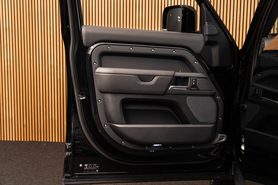 Land Rover Defender 2.0 P400e 110 X-Dynamic HSE PANO-MERIDIAN-22"
