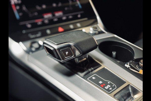 Audi A6 Avant 55 TFSI e Q. S-Line 3x | Panorama | Valcona | Trekhaak
