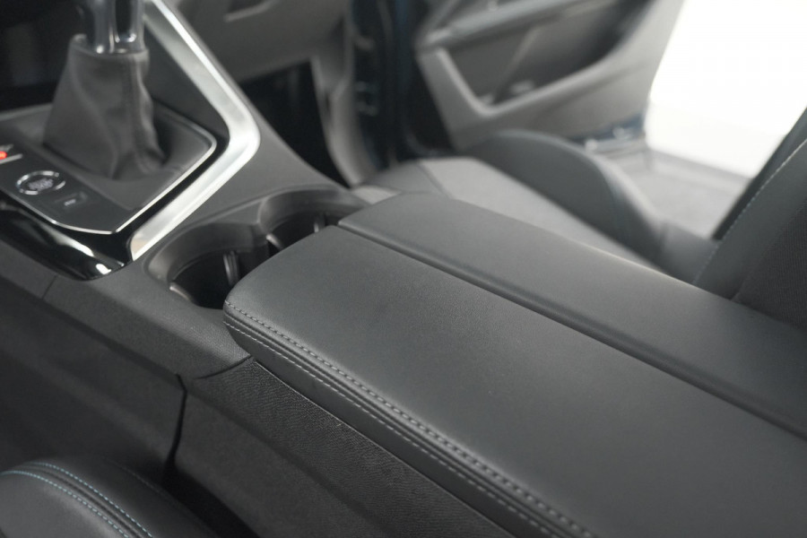 Peugeot 3008 PureTech 130 Allure Pack Business | Camera | Elektrische Kofferklep | Dodehoekdetectie | Apple Carplay