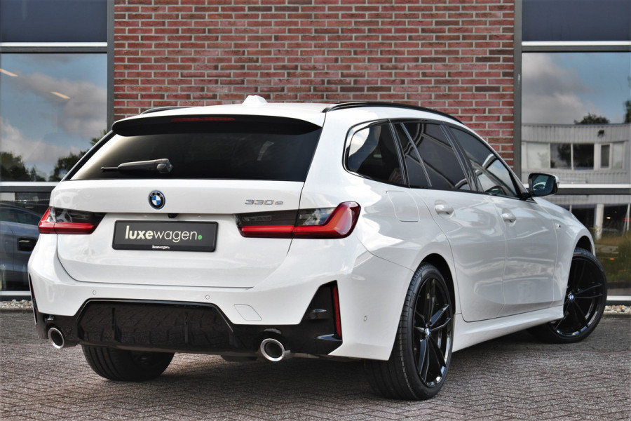 BMW 3 Serie Touring 330e M-Sport Pano ACC El-zetel HUD 19inch Camera Adp-onderstel