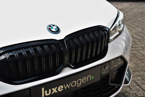 BMW 3 Serie Touring 330e M-Sport Pano ACC El-zetel HUD 19inch Camera Adp-onderstel